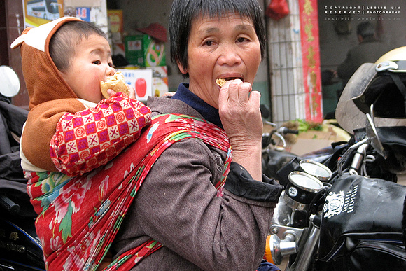 Mum and child - in Xiang Yun Town